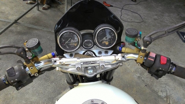 ธารนนทบุรี//ขาย suzuki innazuma 1200 ปี98-99 สวยๆแรงๆ สภาพสมบูรณ์ ออกทริปหน้าหนาวกันยาวๆครับ เครื่องแรงมากท๊อกมาตามมือ ระบบไฟสมบูรณ์ทุกจุด ราคา 119,000 บาท ทะเบียนแท้