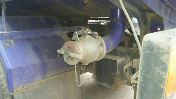 รถฮีโน่ 10 ล้อ รถบรรทุกน้ำมัน FL3H  195 แรงม้า.  ( มีขาย 2 คัน )   สนใจติดต่อ 081 - 6079515