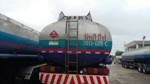 รถฮีโน่ 10 ล้อ รถบรรทุกน้ำมัน FL3H  195 แรงม้า.  ( มีขาย 2 คัน )   สนใจติดต่อ 081 - 6079515