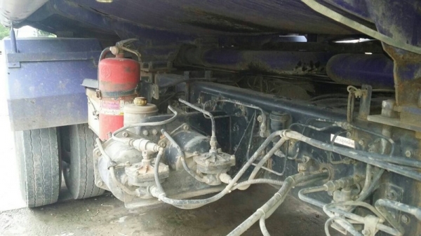 รถฮีโน่ 10 ล้อ รถบรรทุกน้ำมัน FL3H  195 แรงม้า.  ( มีขาย 2 คัน )   สนใจติดต่อ 081 - 6079515