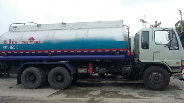 รถฮีโน่ 10 ล้อ รถบรรทุกน้ำมัน FL3H  195 แรงม้า.  ( มีขาย 2 คัน )   สนใจติดต่อ 081 - 6079515