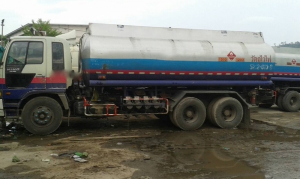 รถฮีโน่ 10 ล้อ รถบรรทุกน้ำมัน FL3H  195 แรงม้า.  ( มีขาย 2 คัน )   สนใจติดต่อ 081 - 6079515