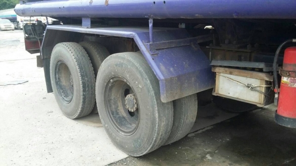 รถฮีโน่ 10 ล้อ รถบรรทุกน้ำมัน FL3H  195 แรงม้า.  ( มีขาย 2 คัน )   สนใจติดต่อ 081 - 6079515