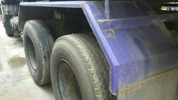 รถฮีโน่ 10 ล้อ รถบรรทุกน้ำมัน FL3H  195 แรงม้า.  ( มีขาย 2 คัน )   สนใจติดต่อ 081 - 6079515