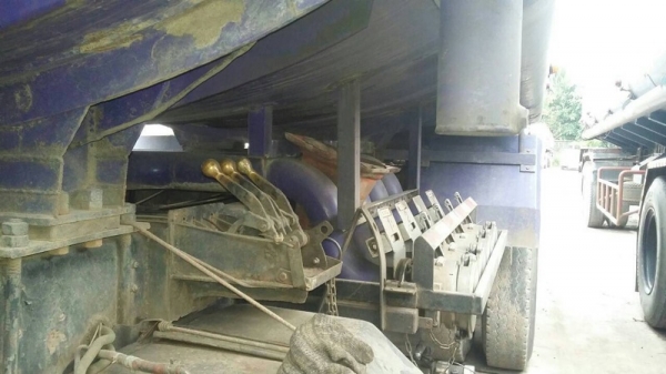 รถฮีโน่ 10 ล้อ รถบรรทุกน้ำมัน FL3H  195 แรงม้า.  ( มีขาย 2 คัน )   สนใจติดต่อ 081 - 6079515