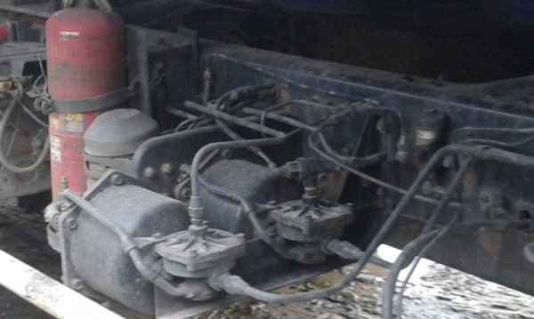 รถฮีโน่ 10 ล้อ รถบรรทุกน้ำมัน FL3H  195 แรงม้า.  ( มีขาย 2 คัน )   สนใจติดต่อ 081 - 6079515