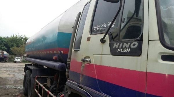 รถฮีโน่ 10 ล้อ รถบรรทุกน้ำมัน FL3H  195 แรงม้า.  ( มีขาย 2 คัน )   สนใจติดต่อ 081 - 6079515