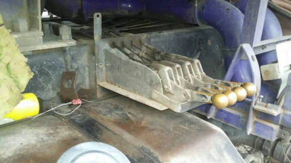 รถฮีโน่ 10 ล้อ รถบรรทุกน้ำมัน FL3H  195 แรงม้า.  ( มีขาย 2 คัน )   สนใจติดต่อ 081 - 6079515