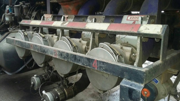 รถฮีโน่ 10 ล้อ รถบรรทุกน้ำมัน FL3H  195 แรงม้า.  ( มีขาย 2 คัน )   สนใจติดต่อ 081 - 6079515