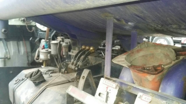 รถฮีโน่ 10 ล้อ รถบรรทุกน้ำมัน FL3H  195 แรงม้า.  ( มีขาย 2 คัน )   สนใจติดต่อ 081 - 6079515