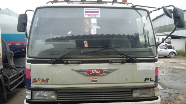 รถฮีโน่ 10 ล้อ รถบรรทุกน้ำมัน FL3H  195 แรงม้า.  ( มีขาย 2 คัน )   สนใจติดต่อ 081 - 6079515