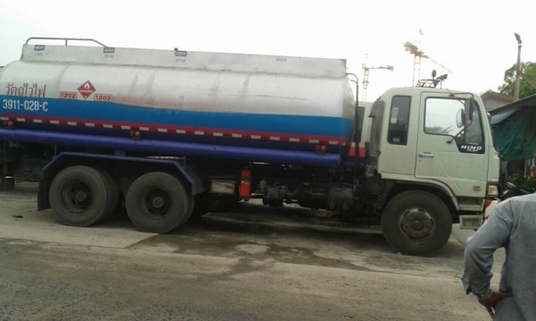 รถฮีโน่ 10 ล้อ รถบรรทุกน้ำมัน FL3H  195 แรงม้า.  ( มีขาย 2 คัน )   สนใจติดต่อ 081 - 6079515