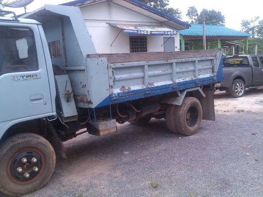 หกล้อ ISUZU - NKR-110 ดั้ม สภาพดีเยี่ยมพร้อมใช้งาน เอกสารทะเบียนพร้อมโอน เอาไปใช้ไม่ผิดหวัง ครับ