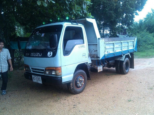 หกล้อ ISUZU - NKR-110 ดั้ม สภาพดีเยี่ยมพร้อมใช้งาน เอกสารทะเบียนพร้อมโอน เอาไปใช้ไม่ผิดหวัง ครับ