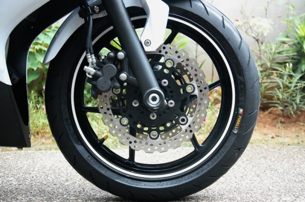 ขาย Kawasaki Ninja 650 ABS ปี2013 รถสวยพร้อมของแต่งเอกสารพร้อมโอน