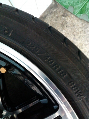 ล้อแม็กพร้อมยาง 22540R18 แม็ก Enkai ห้าก้านคู่ 5รูร้อย พร้อมตัวแปลง สี่รูยาง Yoko ปี 10  หนึ่งชุด