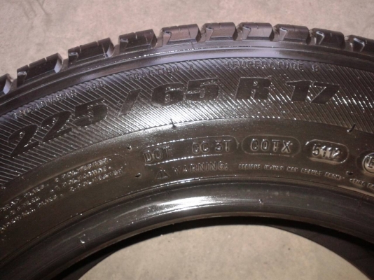 ยาง MICHELIN 225/65/17 (ใส่ฮอนด้าCRV) สภาพ80\% ปี2012 ขาย 4 เส้น 4,500 บาท