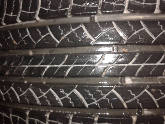 ยาง MICHELIN 225/65/17 (ใส่ฮอนด้าCRV) สภาพ80\% ปี2012 ขาย 4 เส้น 4,500 บาท