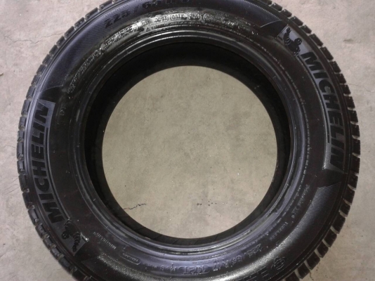 ยาง MICHELIN 225/65/17 (ใส่ฮอนด้าCRV) สภาพ80\% ปี2012 ขาย 4 เส้น 4,500 บาท