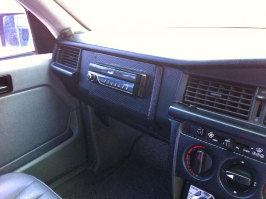 ขาย รถMercedes Benz ปี36 รุ่น190E เกียร์ออโต้ แต่ทำการเปลี่ยนเครื่องหัวฉีด Toyota รหัส ความแรง 2JZ 3,000cc แจ้งลงเล่มทะเบียนเรียบร้อย มีเล่มทะเบียนพร้อมชุดโอนเรียบร้อย (ทำการSet ช่วงล่างเรียบร้อย หนึบๆ นุ่มๆ) ไม่มีการติดแก๊สแต่อย่างใด สภาพภายในสวยๆแบบเดิม