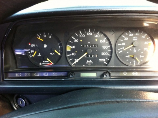 ขาย รถMercedes Benz ปี36 รุ่น190E เกียร์ออโต้ แต่ทำการเปลี่ยนเครื่องหัวฉีด Toyota รหัส ความแรง 2JZ 3,000cc แจ้งลงเล่มทะเบียนเรียบร้อย มีเล่มทะเบียนพร้อมชุดโอนเรียบร้อย (ทำการSet ช่วงล่างเรียบร้อย หนึบๆ นุ่มๆ) ไม่มีการติดแก๊สแต่อย่างใด สภาพภายในสวยๆแบบเดิม