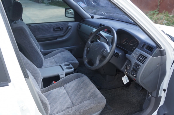 HONDA CR-V ปี 1999 รถสวยจัดๆ ARIBAG คู่หน้า พวงมาัลยพาวเวอร์ กระจกไฟฟ้า ล้อ MAX แอร์เย็นๆ เครื่องเดิมวิ่งดี ช่วงล่างดี ภายในสภาพสวย สีสวย รถพร้อมใช้งาน จัดไฟแนนได้ ฟรีดาวน์