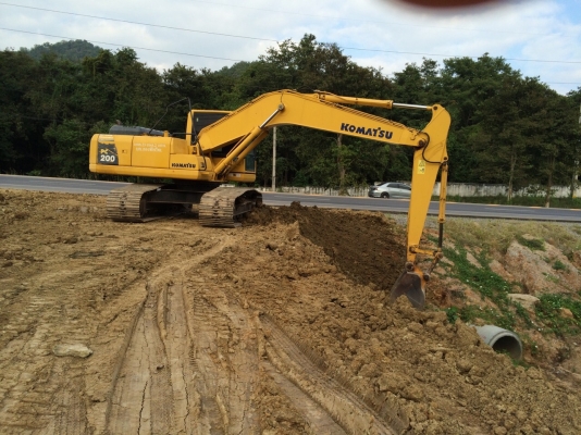 ขายรถขุดไฮดรอลิค KOMATSU PC 200-8 (ราคา 1,700,000 บาท)