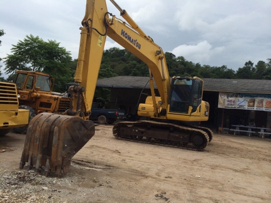 ขายรถขุดไฮดรอลิค KOMATSU PC 200-8 (ราคา 1,700,000 บาท) ขายรถขุดไฮดรอลิค KOMATSU PC 200-8 (ราคา 1,700,000 บาท)