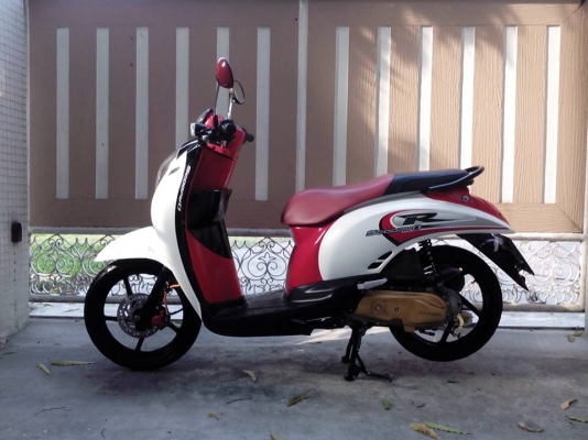 ขออนุญาติขาย HONDA Scoopy-i 110 สีขาวมุก ตัว TOP ล้อแม็กโอนให้ฟรีครับ