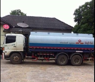 รถบรรทุกน้ำมัน 10 ล้อ ยี่ห้อ HINO 2 เพลา มี 3 คัน ขนาดบรรทุก 18,000 ลิตร