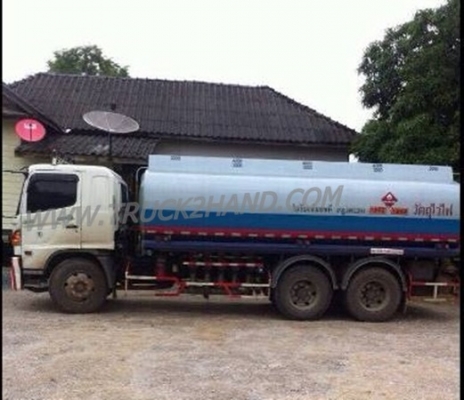รถบรรทุกน้ำมัน 10 ล้อ ยี่ห้อ HINO 2 เพลา มี 3 คัน ขนาดบรรทุก 18,000 ลิตร
