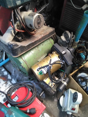 มอเตอร์ ฮิตาชิ 15 แรง 380 โวล์ รอบ 1450  ตัวสีเขียว เก็บไว้ไม่ได้ใช้ สภาพพร้อมใช้งานคับ