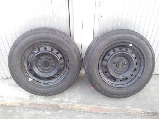 ขายยางพร้อมกะทะ 5 รู วีโก้ 205 /70/15 ปี2012 สภาพสวยครับ