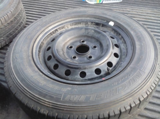 ขายยางพร้อมกะทะ 5 รู วีโก้ 205 /70/15 ปี2012 สภาพสวยครับ