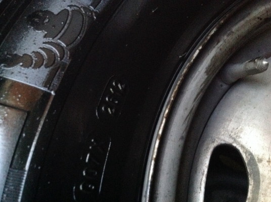 ขายกะทะพร้อมยาง195r14สภาพดีปี12และปี11มี4เส้นครับ