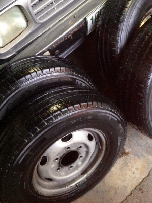 ขายกะทะพร้อมยาง195r14สภาพดีปี12และปี11มี4เส้นครับ