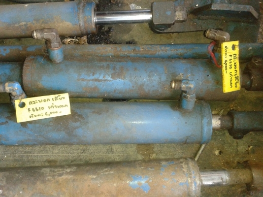 ขาย กระบอกไฮดรอลิกเลี้ยวใต้คางหมูรถไถฟอร์ด6610 แท้เก่านอกสภาพสวย