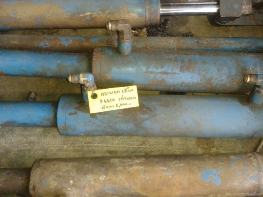 ขาย กระบอกไฮดรอลิกเลี้ยวใต้คางหมูรถไถฟอร์ด6610 แท้เก่านอกสภาพสวย