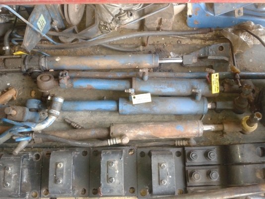 ขาย กระบอกไฮดรอลิกเลี้ยวใต้คางหมูรถไถฟอร์ด6610 แท้เก่านอกสภาพสวย