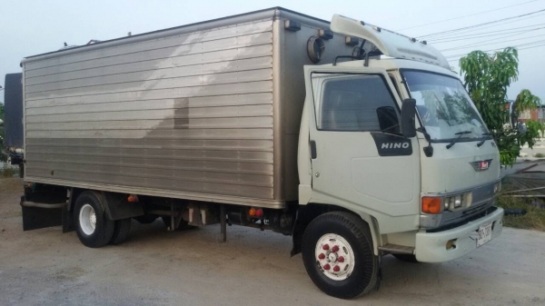 HINO-FC-2Wปี37เครื่องWO4D.ครัชซีสวย.ตู้แห้ง3บาน5.50เมตร.สภาพพร้อมใช้.ราคา365.000บ