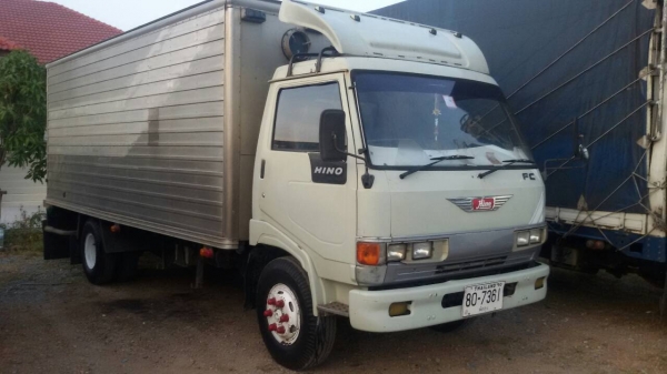 HINO-FC-2Wปี37เครื่องWO4D.ครัชซีสวย.ตู้แห้ง3บาน5.50เมตร.สภาพพร้อมใช้.ราคา365.000บ HINO-FC-2Wปี37เครื่องWO4D.ครัชซีสวย.ตู้แห้ง3บาน5.50เมตร.สภาพพร้อมใช้.ราคา365.000บ