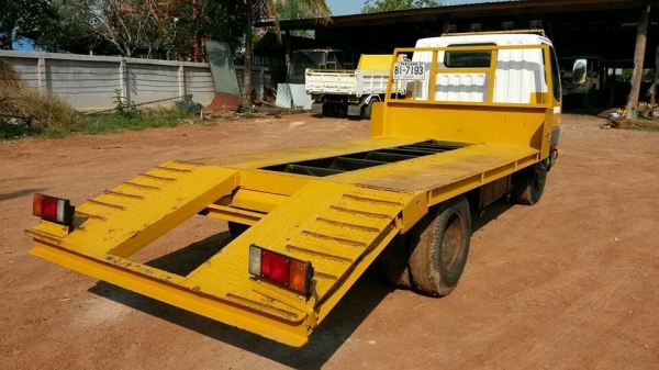 MITSUBISHI CANTER 110 แรง พื้นเรียบ ท้ายลาด MITSUBISHI CANTER 110 แรง พื้นเรียบ ท้ายลาด