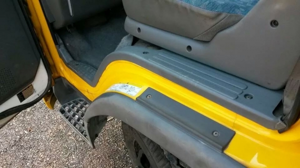 MITSUBISHI CANTER 110 แรง พื้นเรียบ ท้ายลาด MITSUBISHI CANTER 110 แรง พื้นเรียบ ท้ายลาด