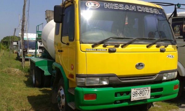 ขายรถบรรทุก 6 ล้อโม่ปูน NISSAN คัสซี PKB214E เครื่อง FE6 216 แรงม้า โม่ 3.5 คิว ราคา 1100000