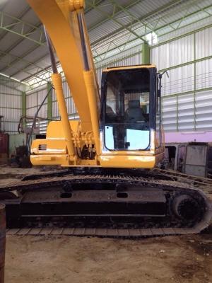 ขายด่วน  KOMATSU PC200-7. รถสวยพร้อมใช้งานค่ะ