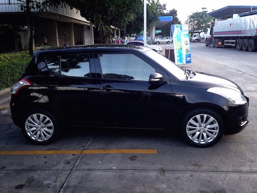 suzuki swift 1.25GLX TOP2012 สีดำ รถบ้าน มือเดียว สภาพสวย วิ่งน้อย ออกป้ายแดง มือเดียว