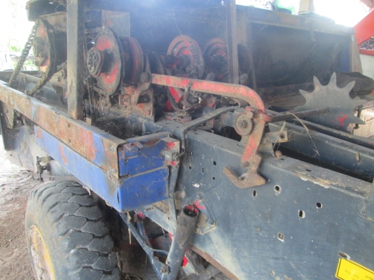 เครื่องงอัดฟาง นิวฮอลแลนด์ใช้งานได้ดีครับ