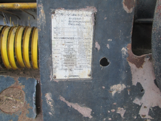 เครื่องงอัดฟาง นิวฮอลแลนด์ใช้งานได้ดีครับ