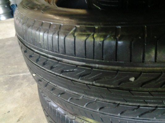 มิชลิน 215/55/17 ปี12 ดอกตรูมๆ มิชลิน 215/55/17 ปี12 ดอกตรูมๆ