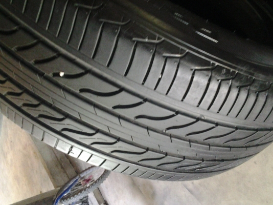 มิชลิน 215/55/17 ปี12 ดอกตรูมๆ มิชลิน 215/55/17 ปี12 ดอกตรูมๆ